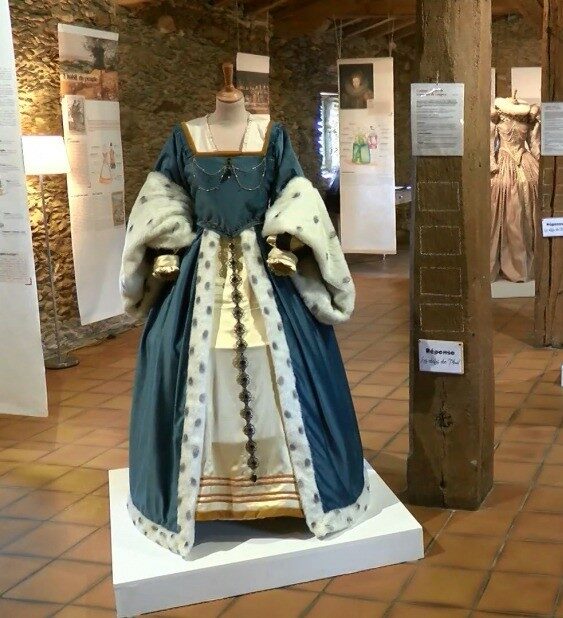 Une exposition de robes de la Renaissance au château d’Apremont